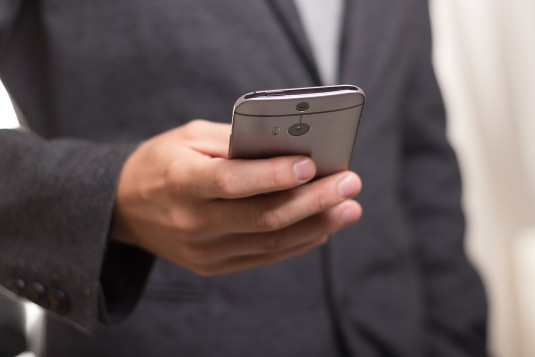 Das Mobiltelefon der Nomophobiker muss immer griffbereit sein
