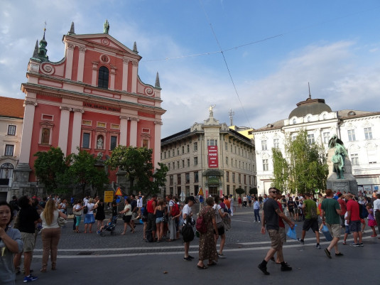 Preserenplatz mit der St. Nikolaus Kathedrale