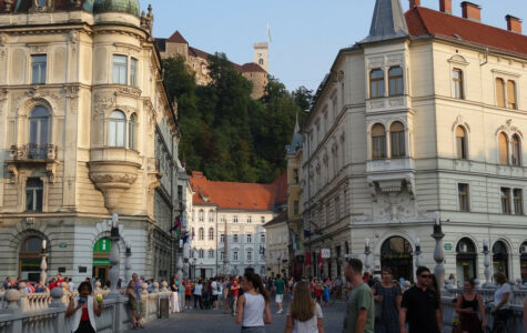 Preserenplatz-mit-Blick-auf-die-Burg