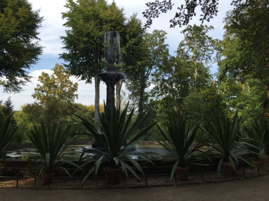 Die Fontäne mit Brunnen