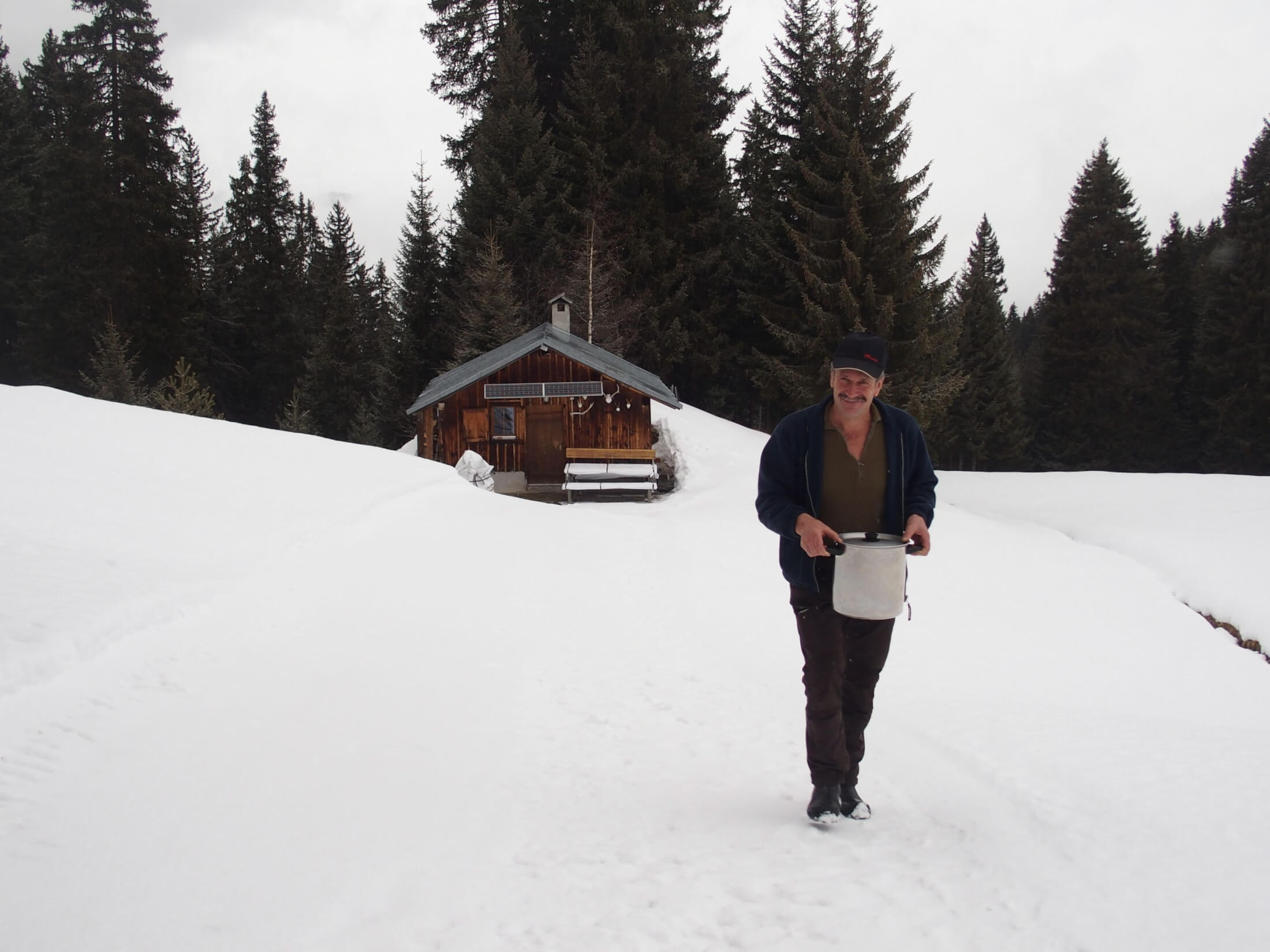schneeschuh schneeschuhwanderung gerstensuppe berge wandern winter