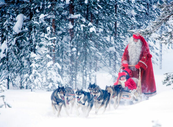 Weihnachtsmann Husky Schlittenhunde Winter Finnland Huskyfarm
