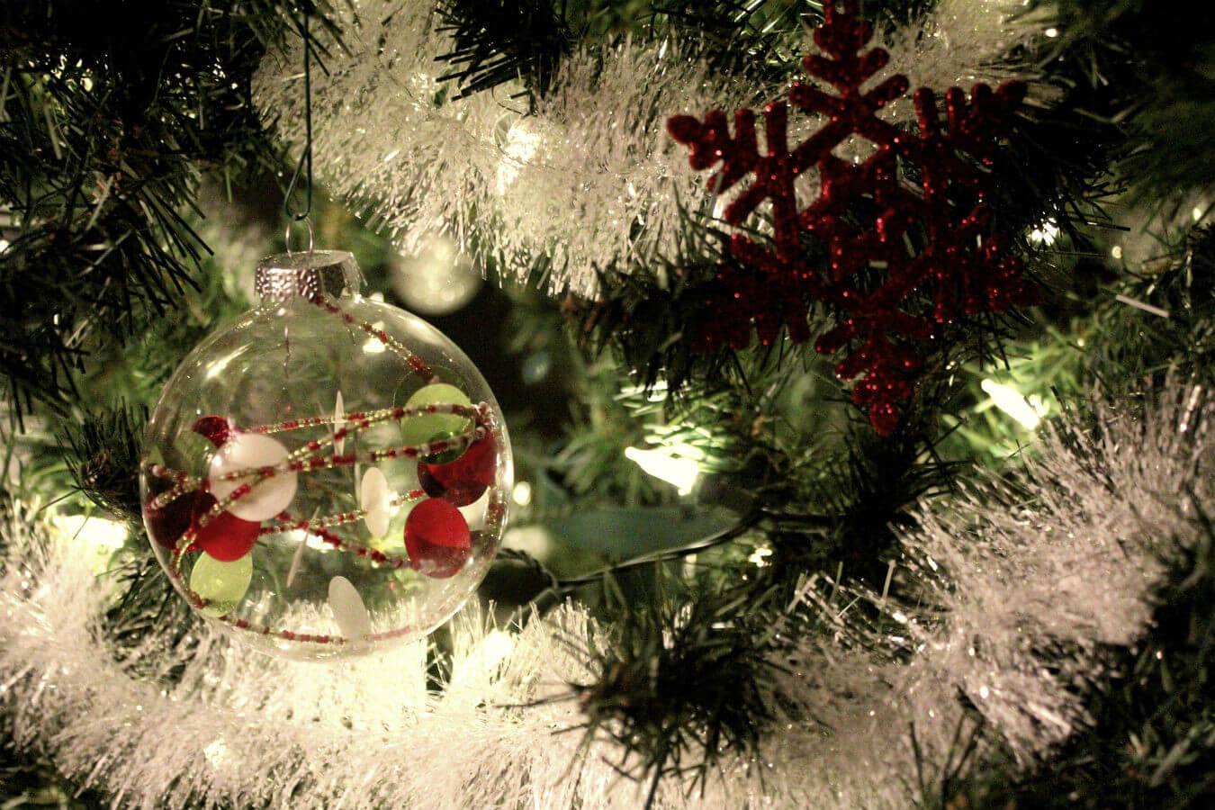 weihnachten christmas weihnachtsbaum kugel braeuche