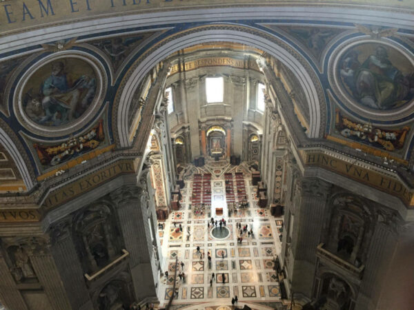 rom-vatikan-petersdom kuppel aussicht innen italien