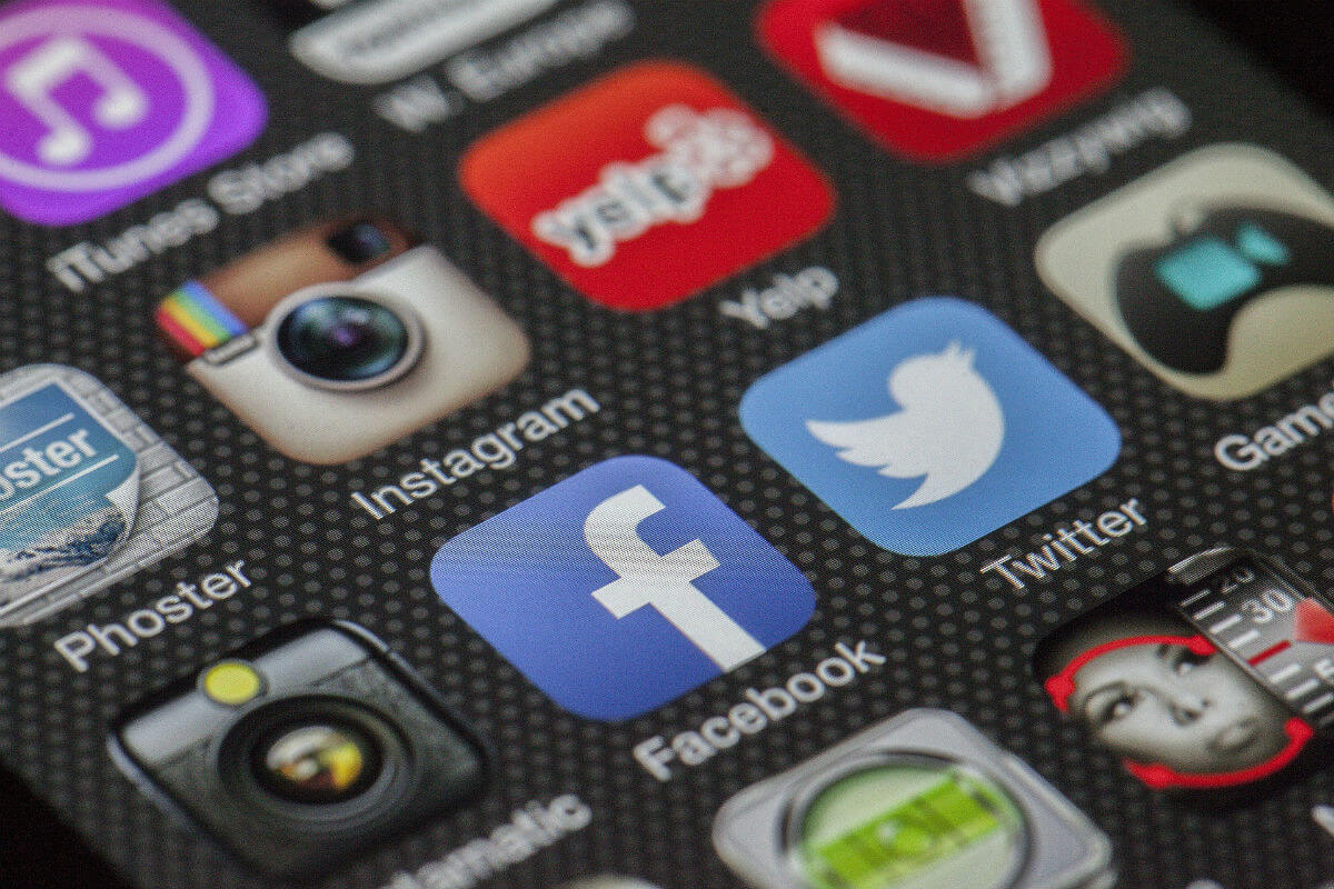 social media twitter facebook instagram
