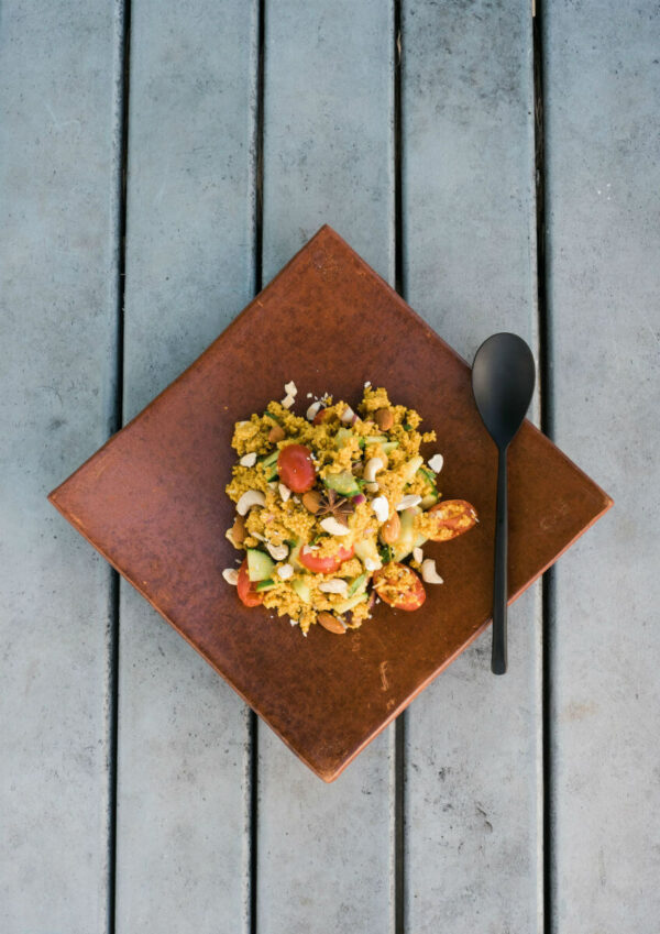 coucous-salat-kochen-zwei pfannen-camper