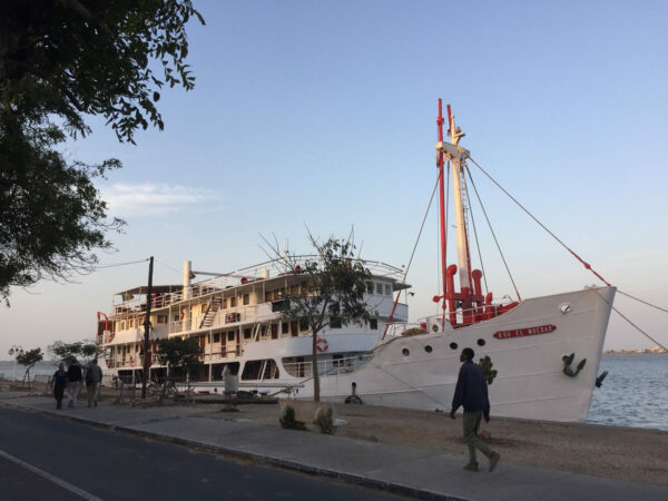Flussfahrt Senegalfluss Schiff