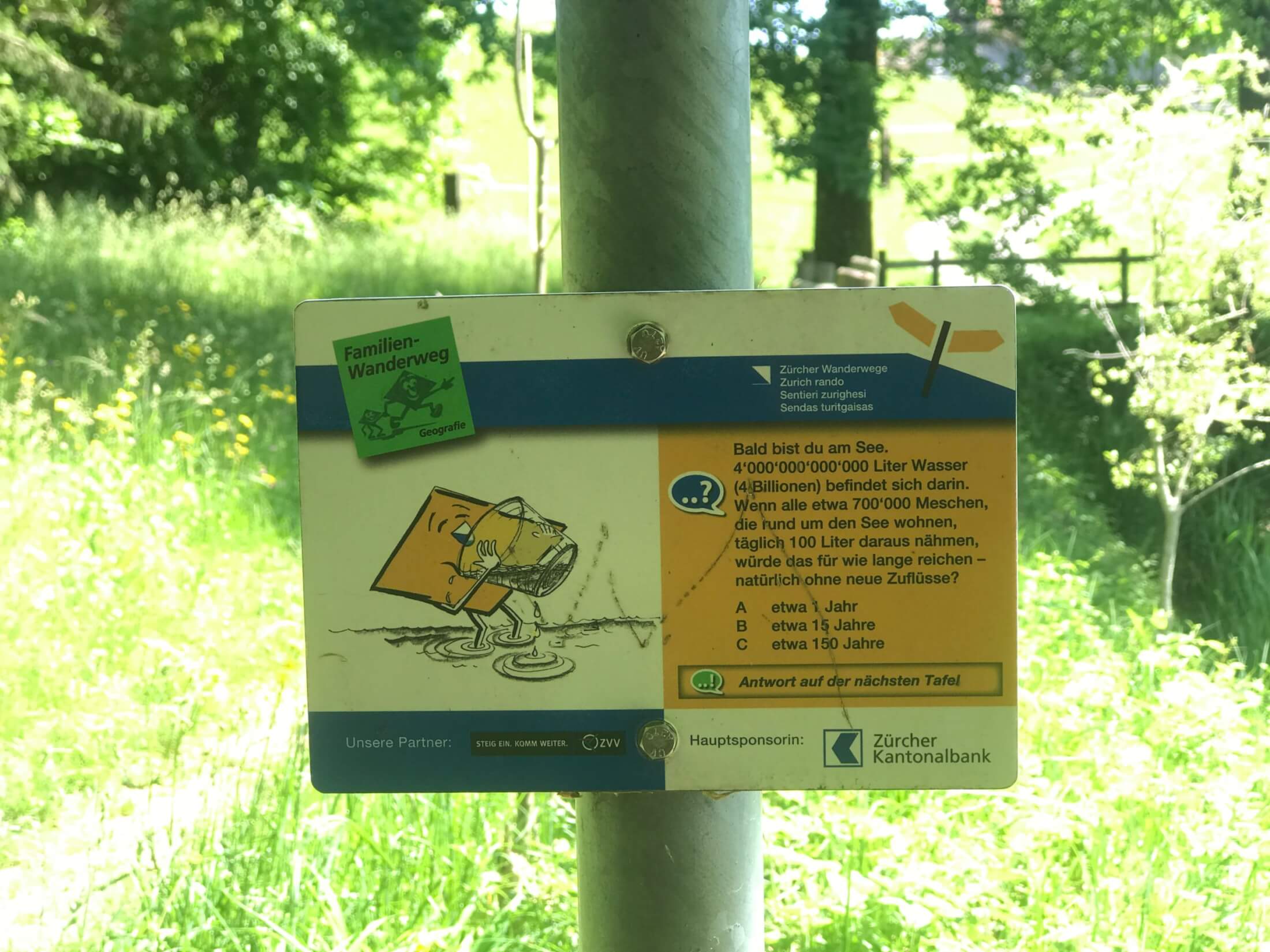 Travelistas_haengeseilbruecke_Beugenfall_Wegweiser