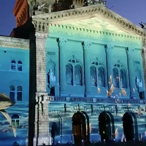 Rendez-vous Bundesplatz: "Planet Hope - Comeback" shown every evening until November 20th in Berne. #rendezvousbundesplatz #checkitout #lichtspektakel