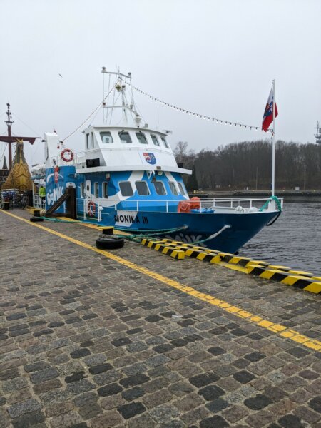 Bootsfahrt mit der Monika III, die im Hafen von Kolberg liegt