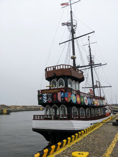 Piratenschiff in Kolberg