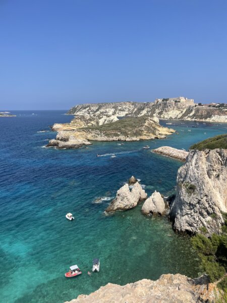 Blick von San Domino auf San Nicola, Capraia und Cretaccio.