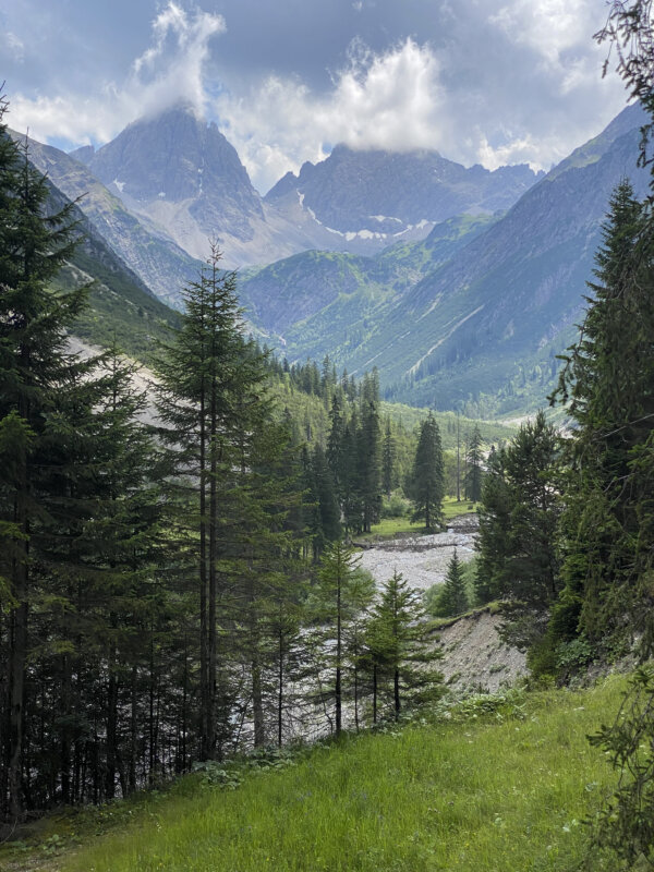 Angerletal, hinten die Dremelspitze