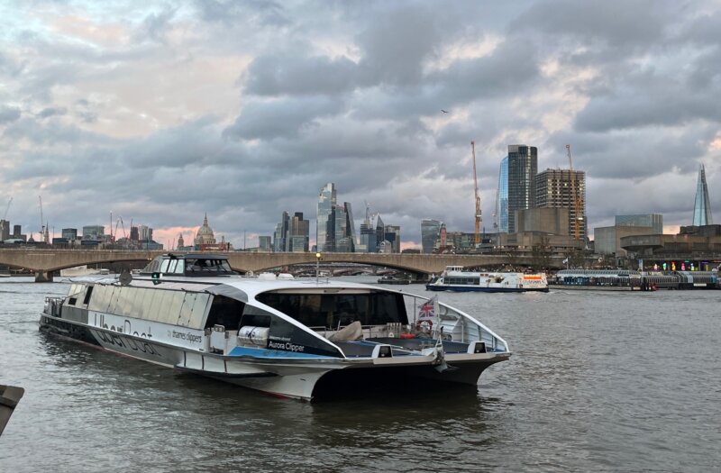 Uber Boat auf der Themse