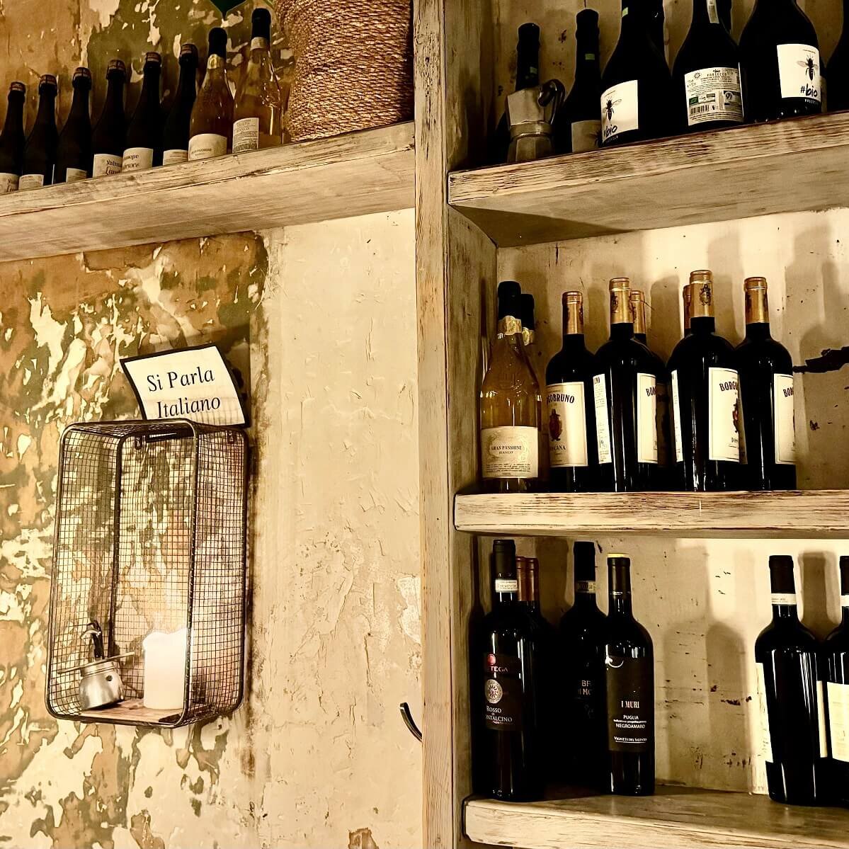 Schon allein die Inneneinrichtung des Restaurants Piccola Toscana versetzt die Gäste gedanklich nach Italien, Foto: Privat