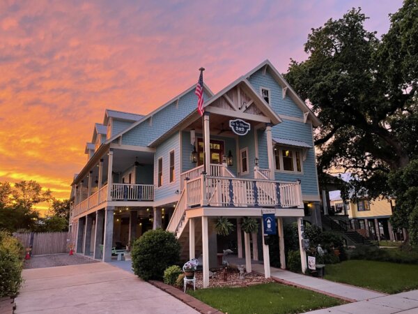 Kitsch as Kitsch can – Sonnenuntergangsstimmung im Deep South