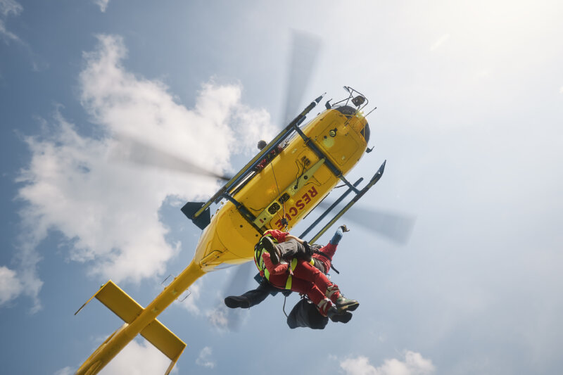 Rundum versichert für den Ernstfall, beispielsweise bei der Abholung durch den Helikopter (c) iStock Foto