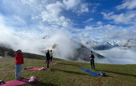 Sunrise Breathing auf Muottas Muragl. Ein spektakulärer Abschluss einer Engadinreise zum Thema Kraft der Natur. Foto: Privat