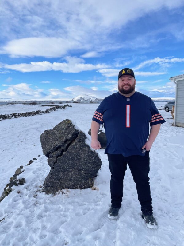 Gísli Rúnar Vídisson Abkömmling der ersten Einwanderer auf Island im Schnee