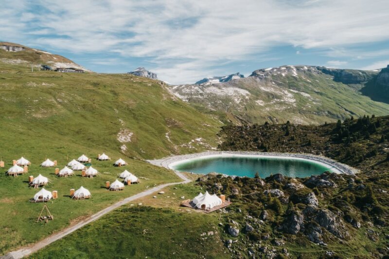 Pop-Up-Glamping-Dorf Laax Vogelperspektive II-c-TCS Camping