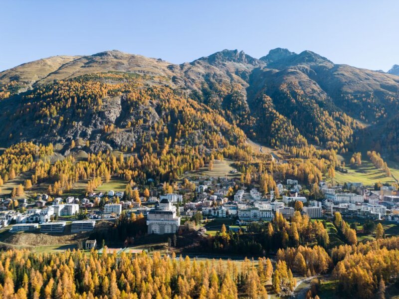 Blick auf Pontresina im Herbst