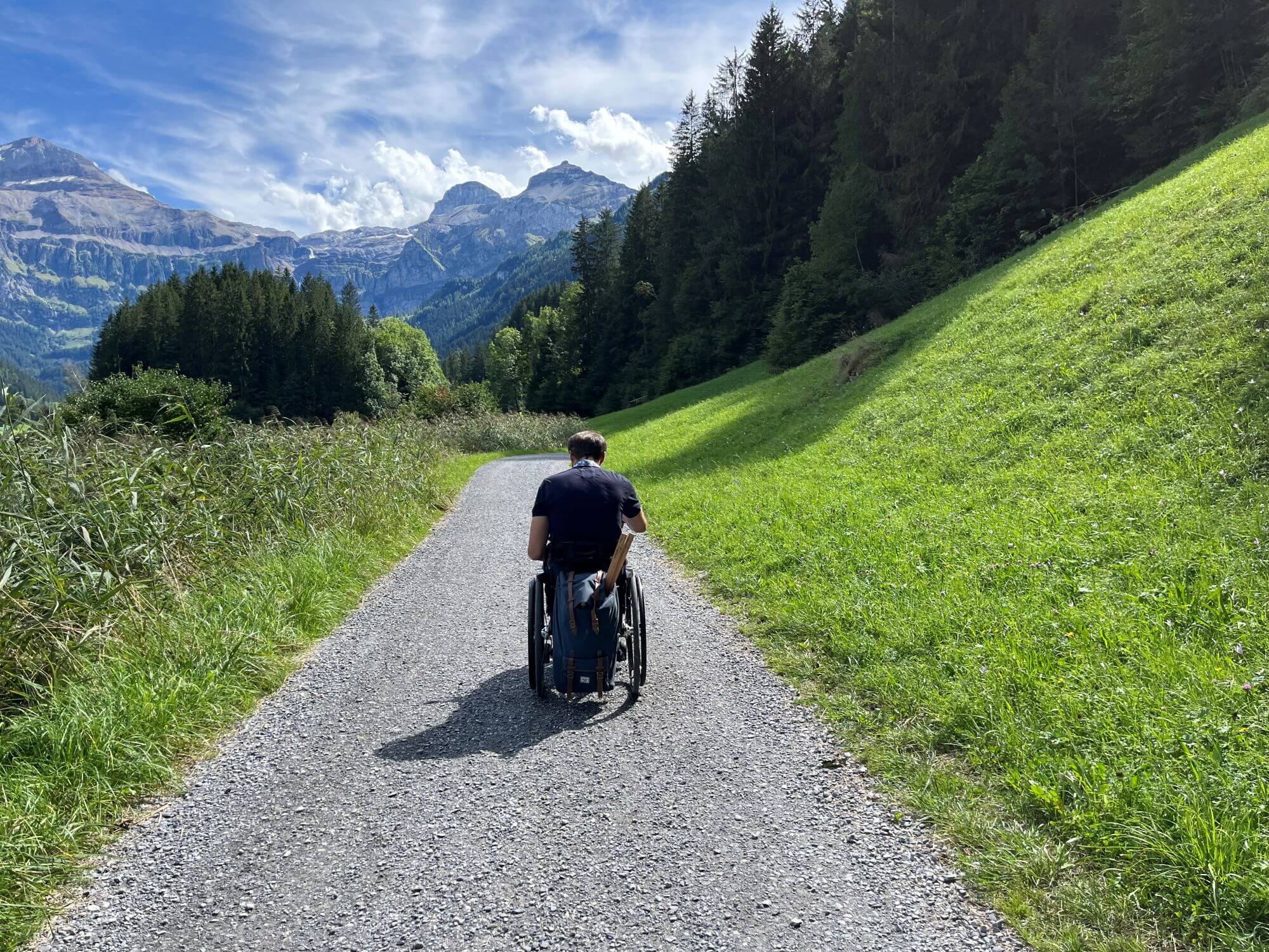 Mehr über den Artikel erfahren Wandern für alle: Procap und SchweizMobil erweitern das Angebot von hindernisfreien Wanderwegen