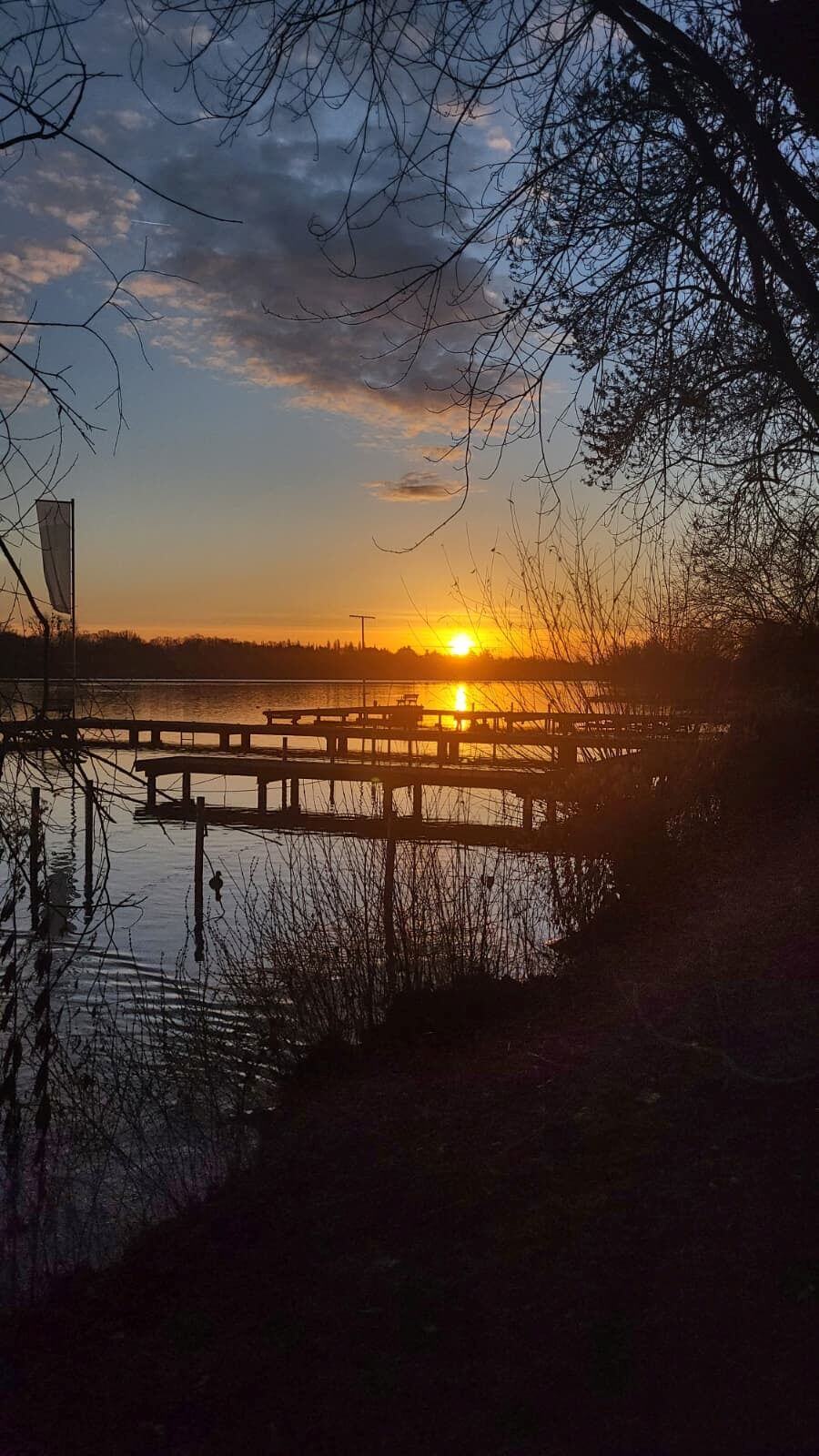 Der Maschsee ist zu jeder Tageszeit (auch am frühen Morgen!) perfekt für Spaziergänge.