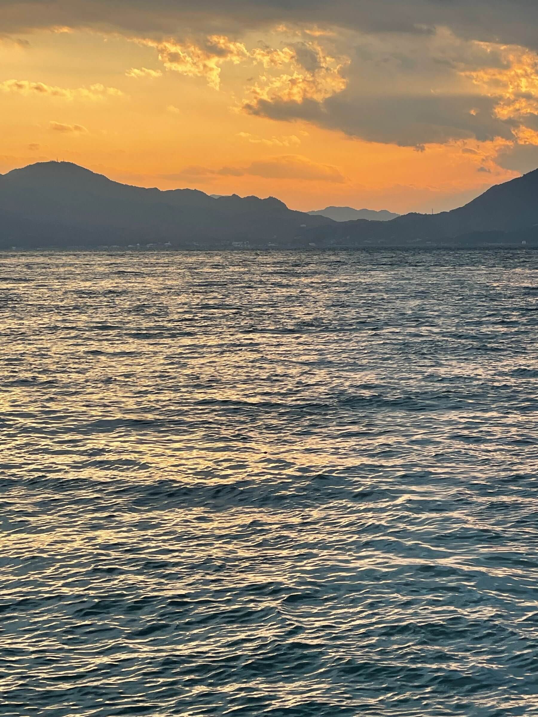 Sonnenuntergang bei Setoda in Japan