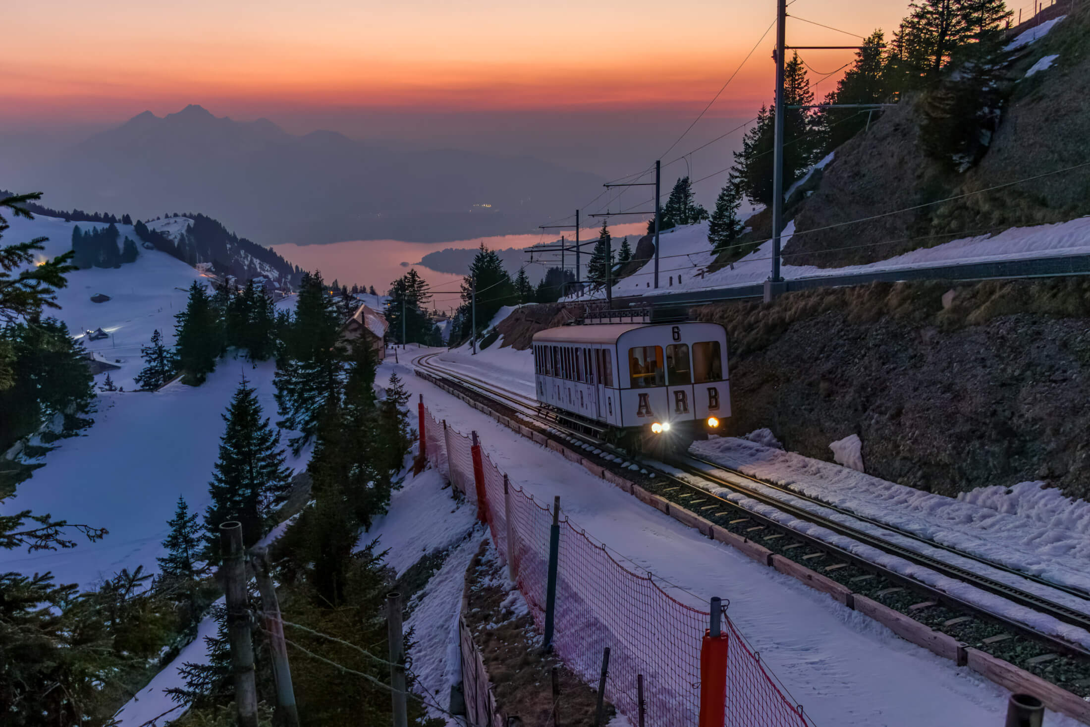 Besonders romantisch: Fondue in der Zahnradbahn. © Rigi Bahnen/Noah Schaub