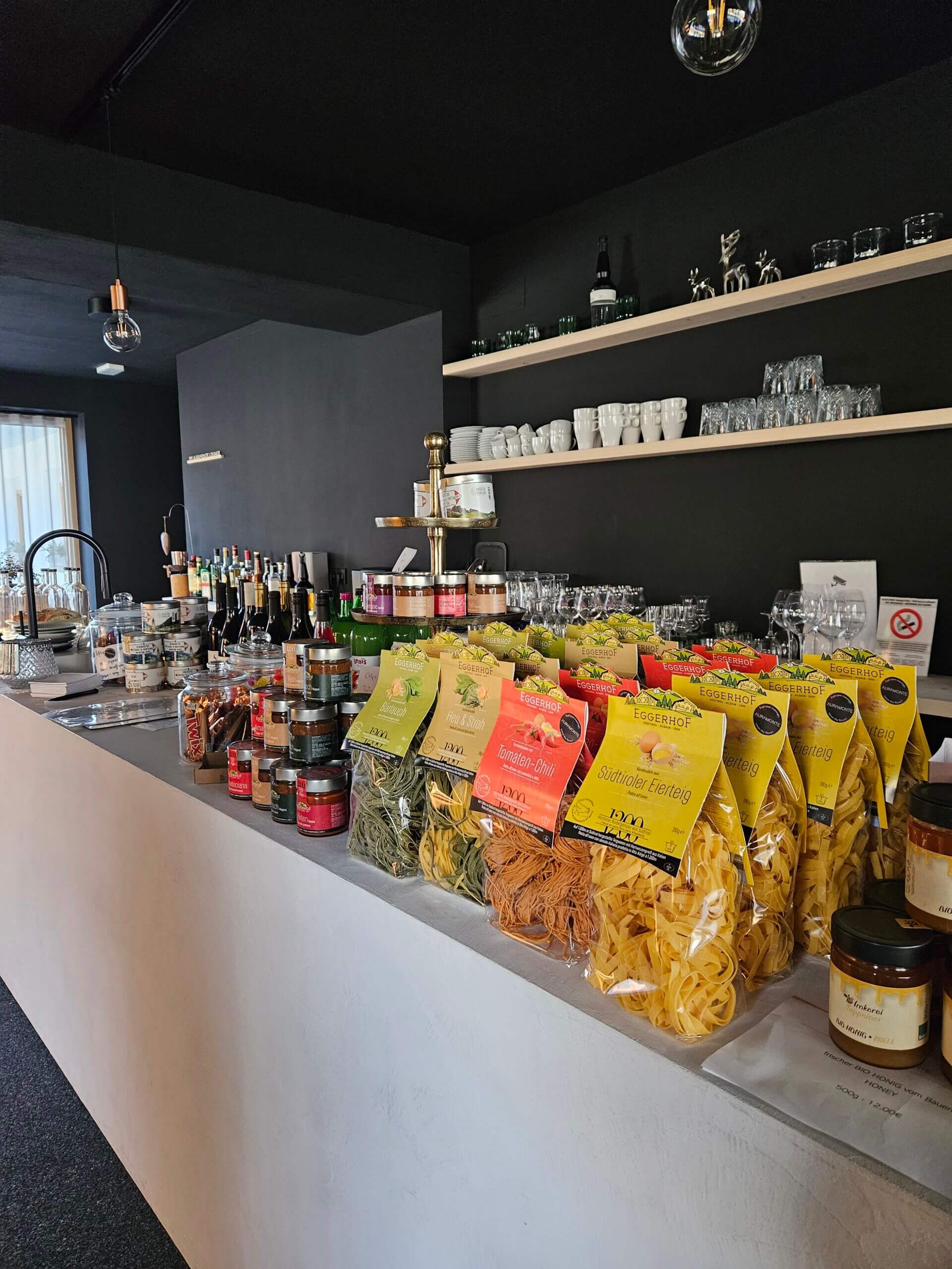 Travelistas_Auramonte_Trustbar