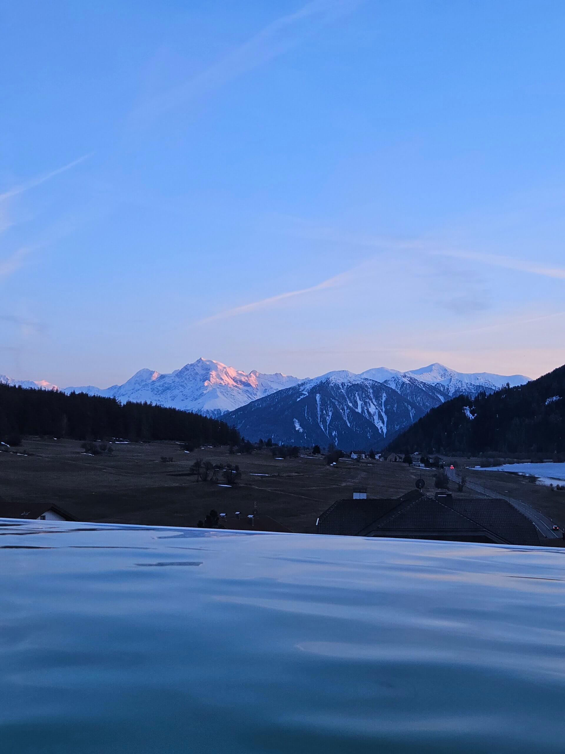 Travelistas: Pool mit Aussicht im Auramonte in Südtirol
