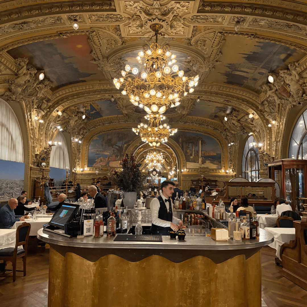 Travelistas_Paris_Le Train Bleu