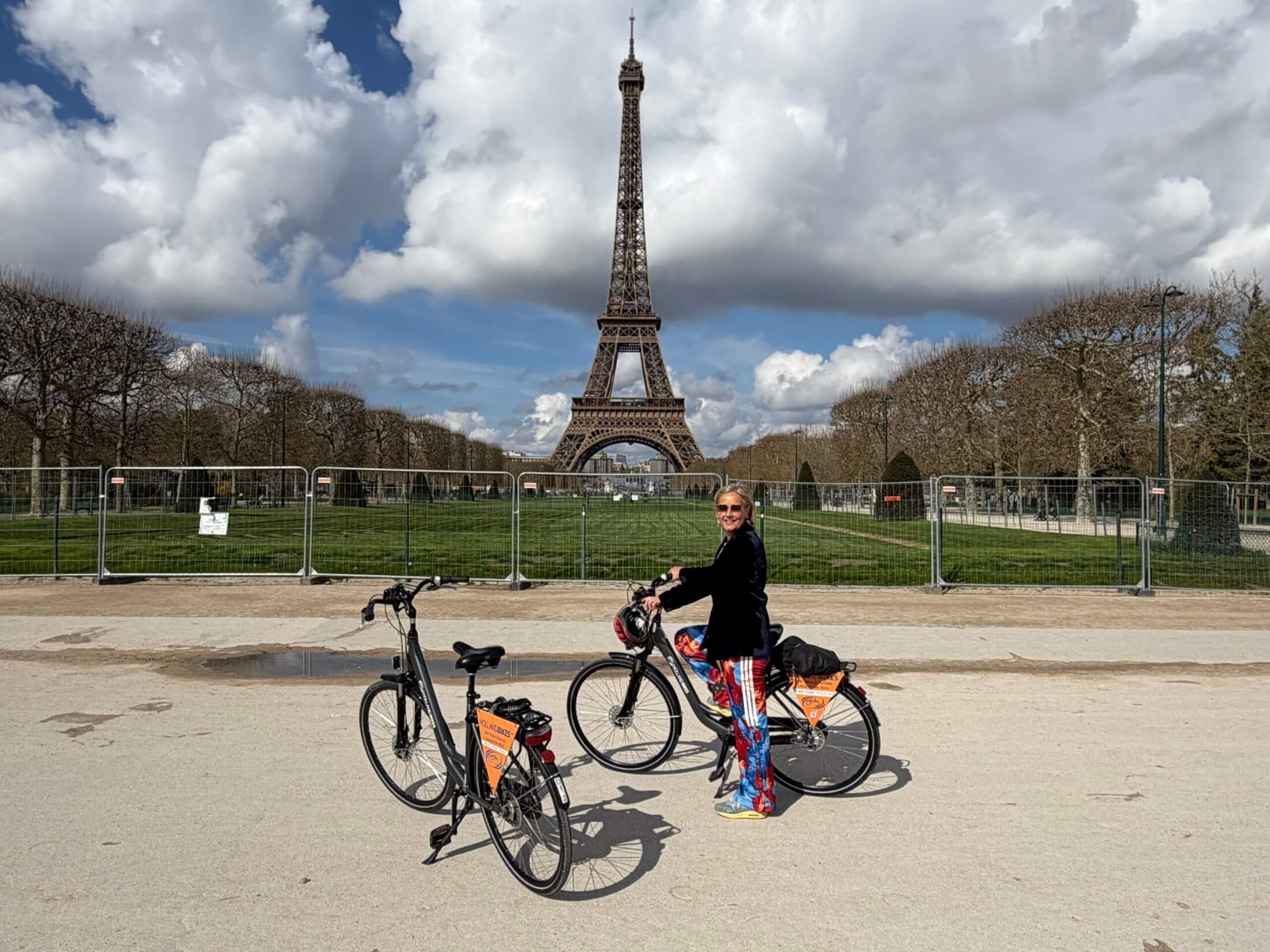 Travelistas_Paris_Eifelturm_mit SAB