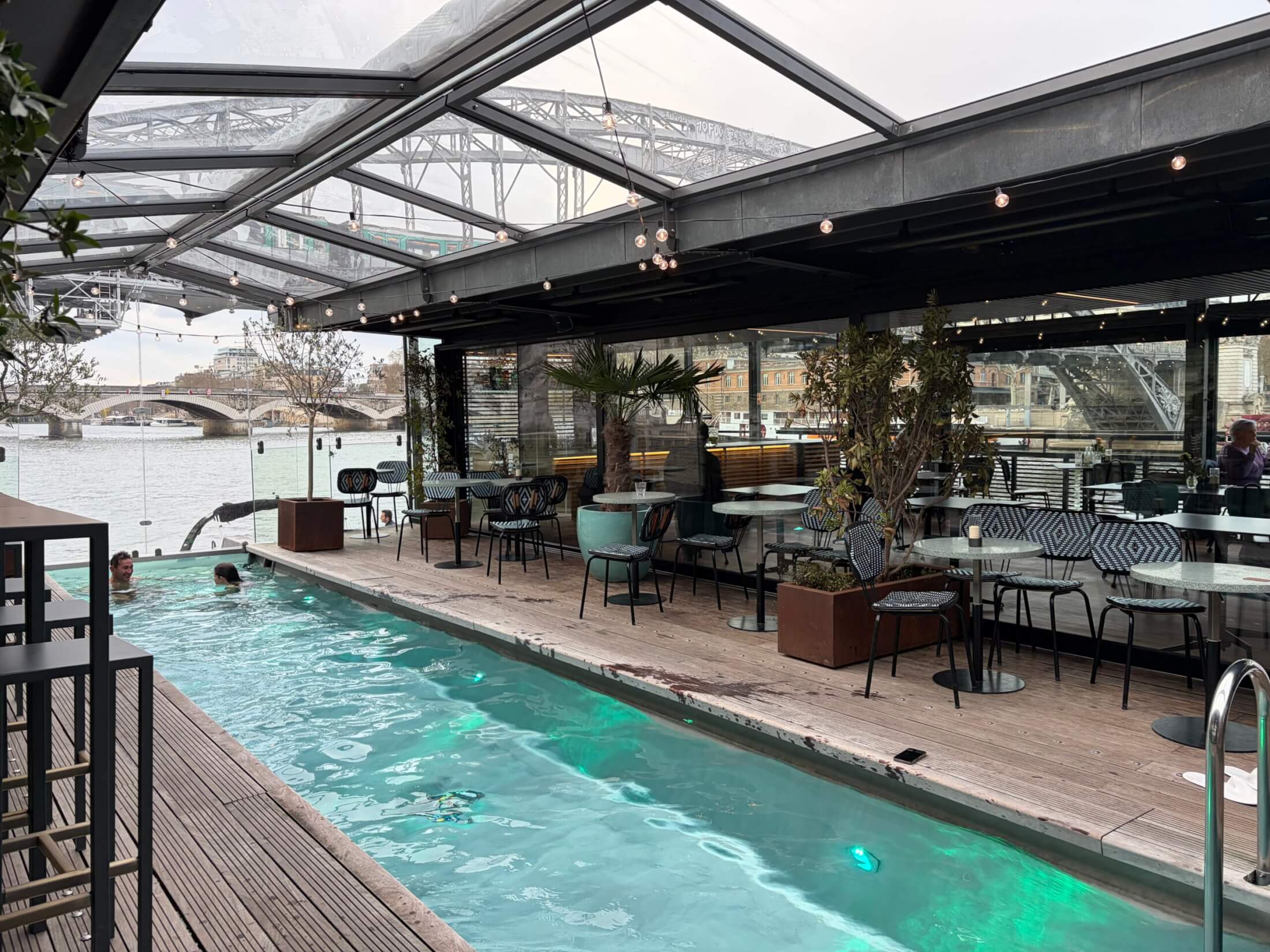 Travelistas_Paris_offparisseine_bar_bei_tag