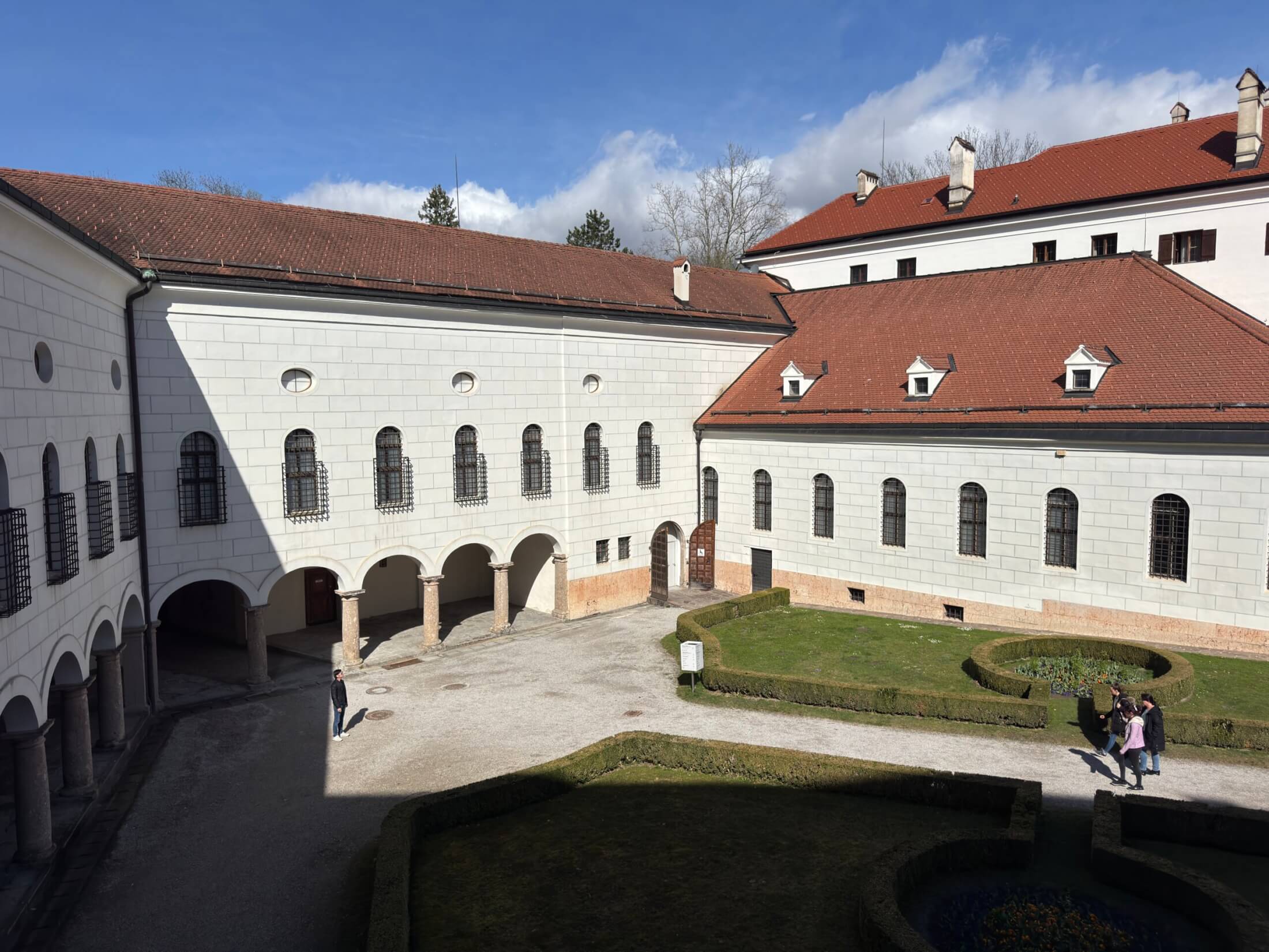 Travelistas_Schloss Ambrass_Hof