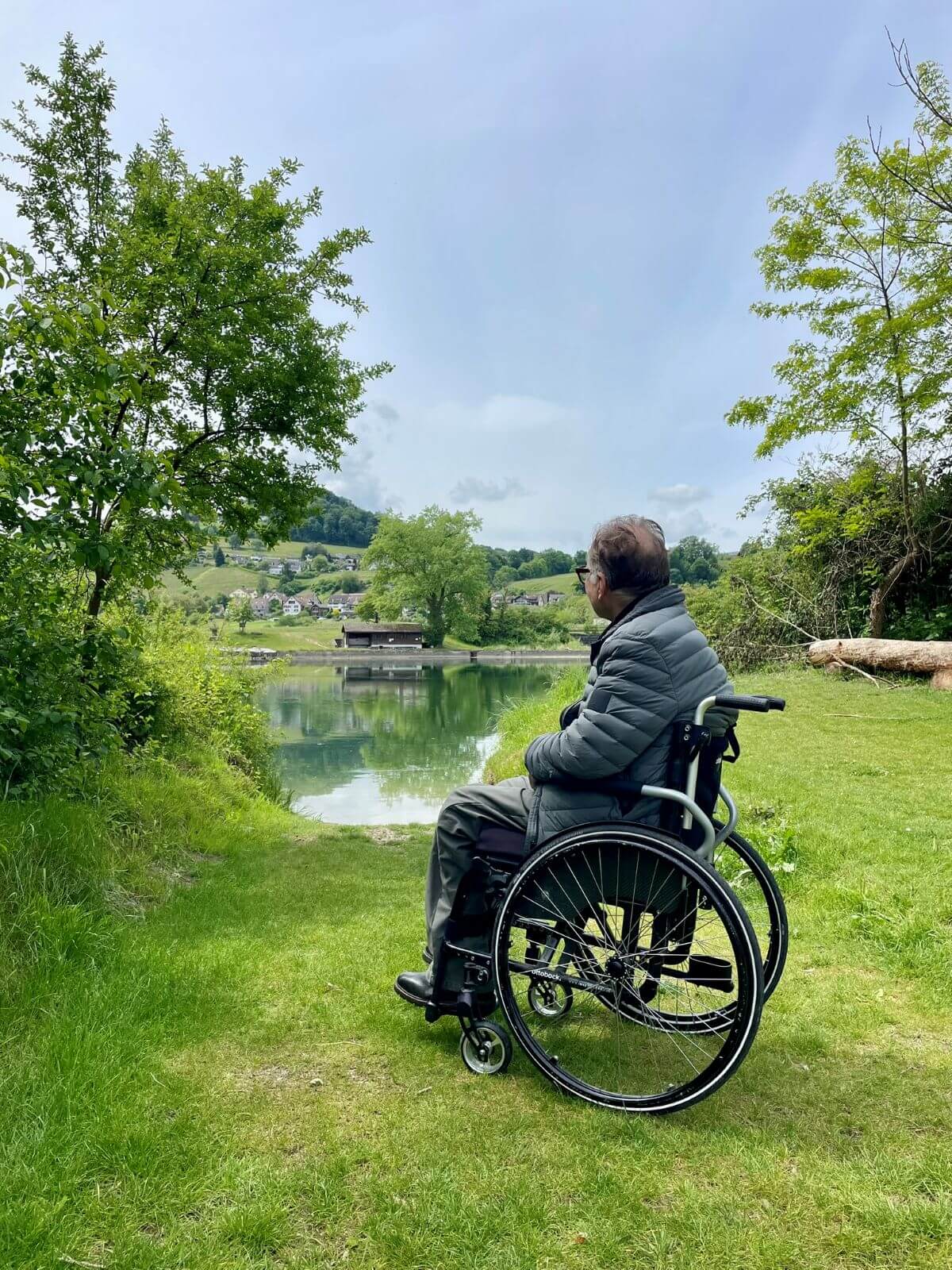Alex Oberholzer am barrierefreien Campingplatz in Flaach