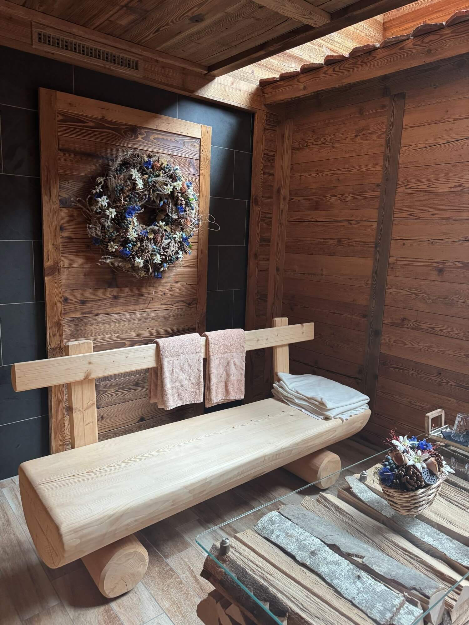 Private Spa Swiss Chalet im Deltapark Vitalresort