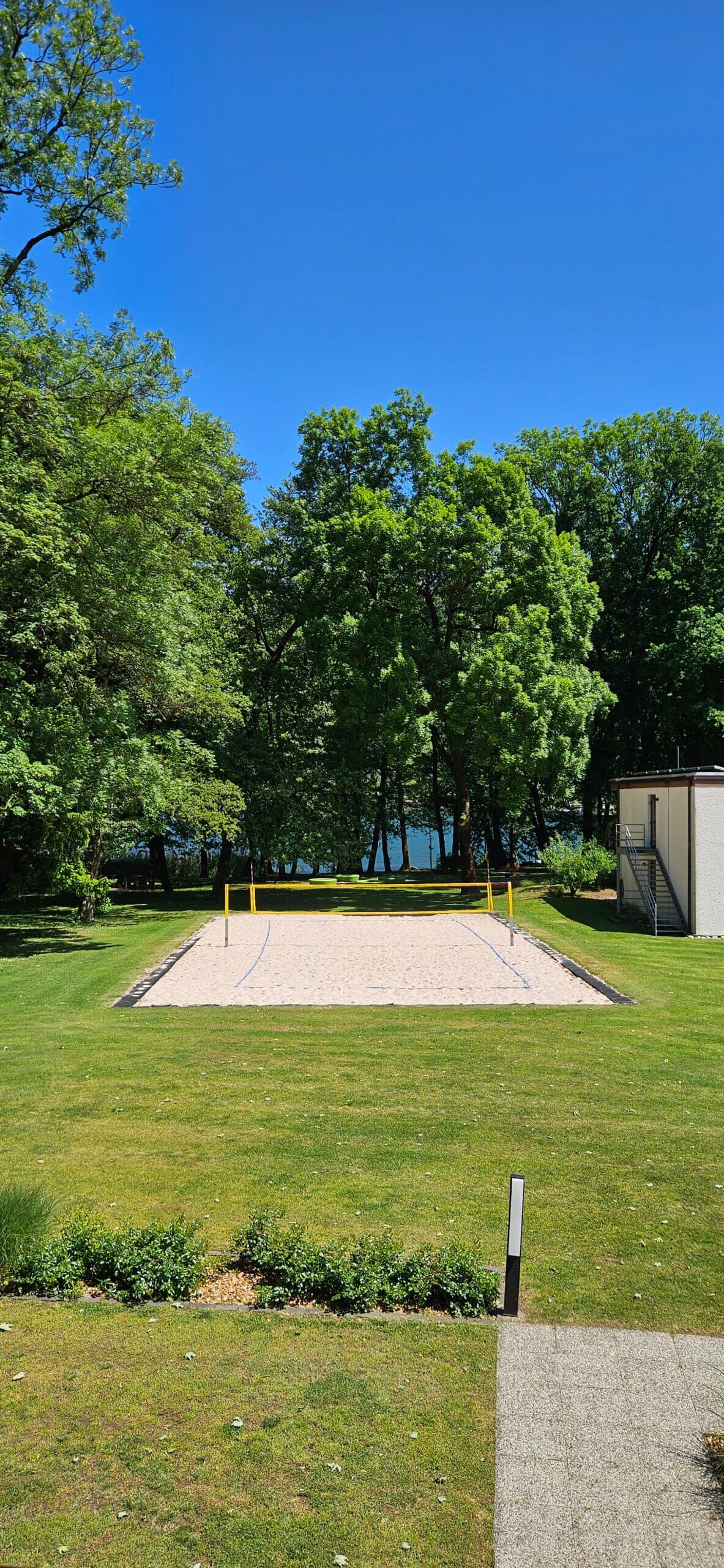 Beach-Volleyball-Platz im Hotel Centro Magliaso