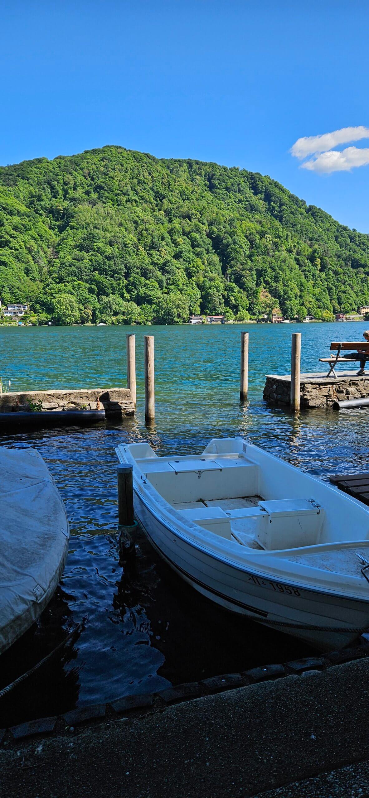 Boot und Seezugang im Hotel Centro Magliaso