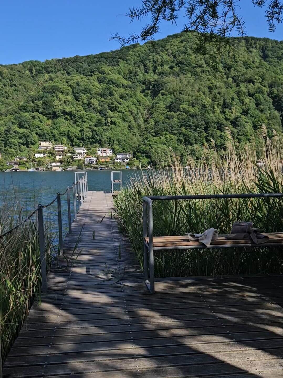 Steg und Seezugang im Hotel Centro Magliaso