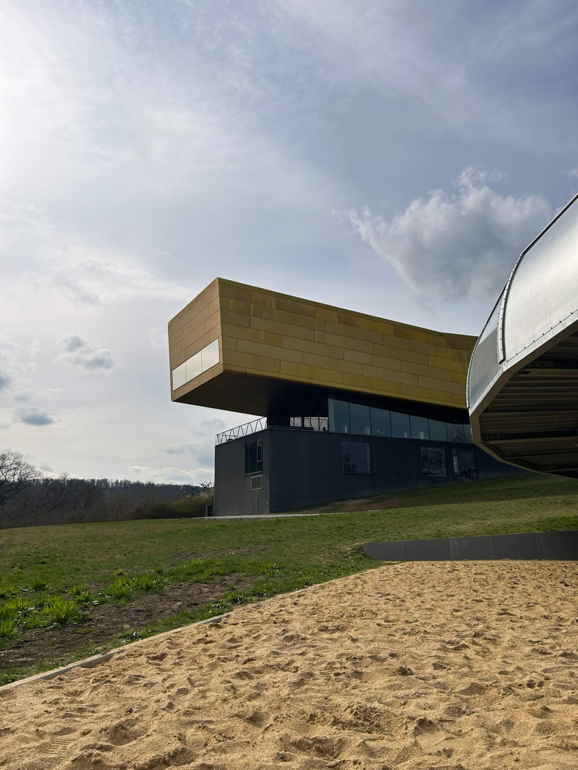 Das futuristische Gebäude der Arche Nebra