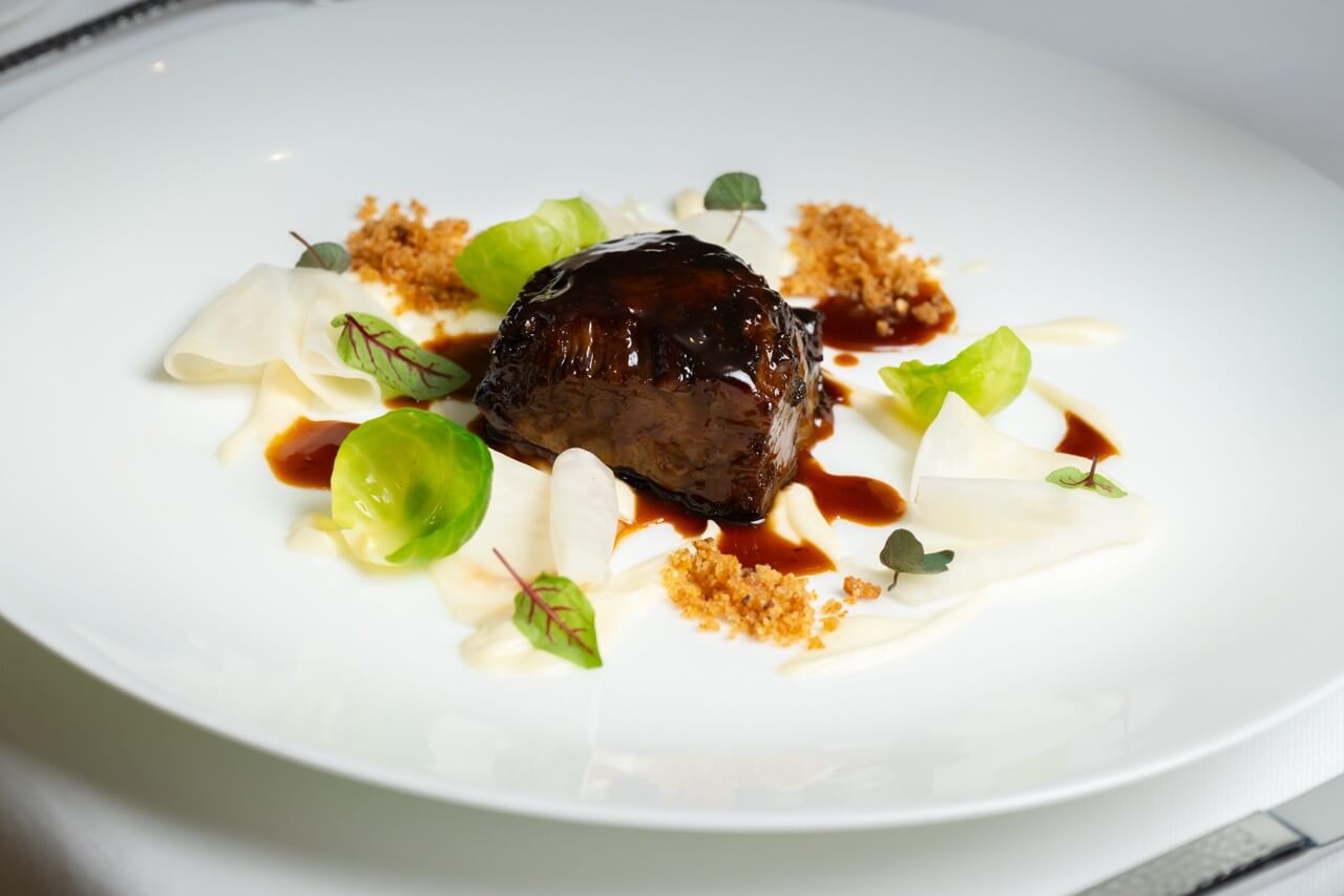 Entenbrust_karamellisierter Chicorée_Miso-Erdnuss-Sauce