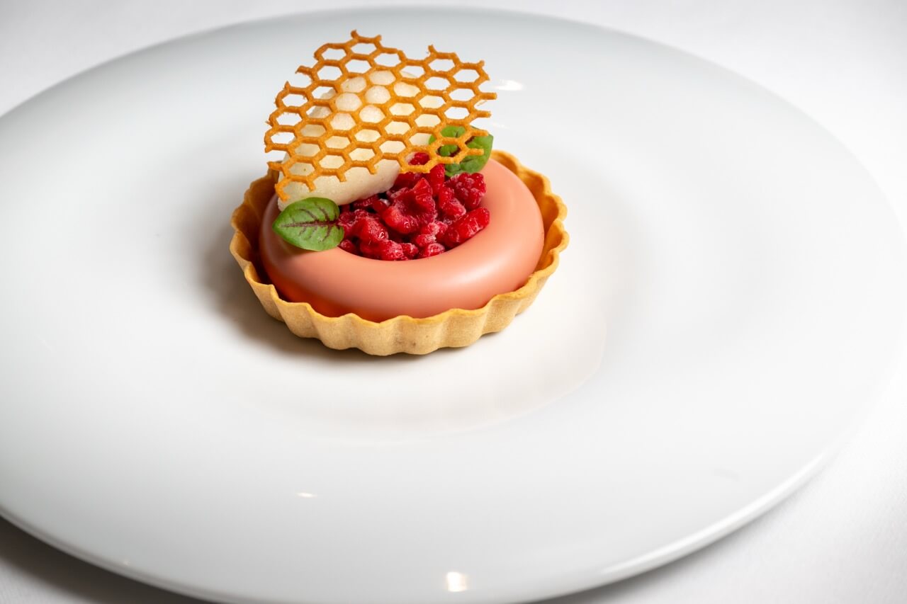 Törtchen_Ruby-Schokolade_Limette_gefrorene Himbeeren
