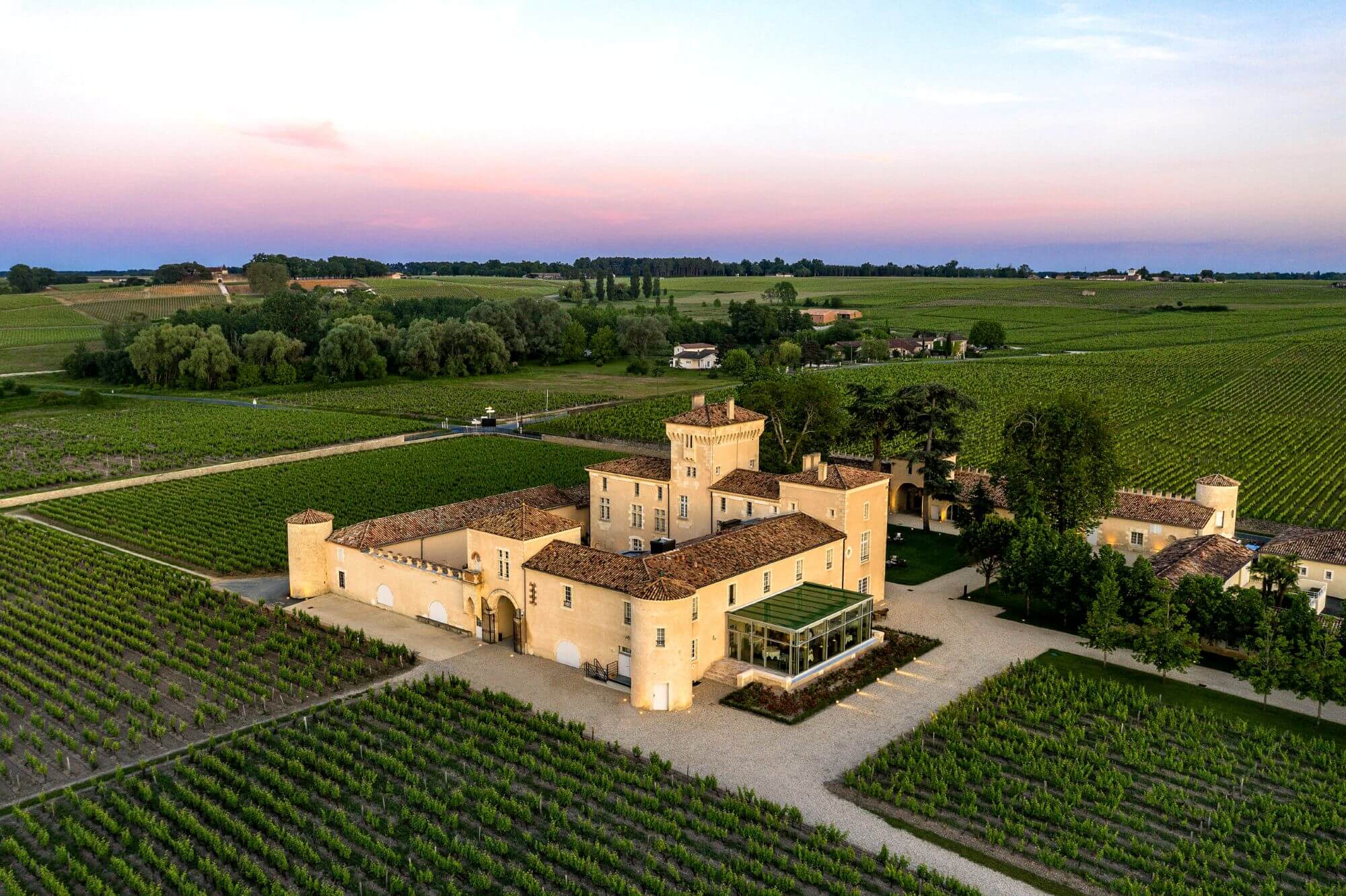 Chateau Lafaurie Peyraguey von oben zum Sonnenuntergang
