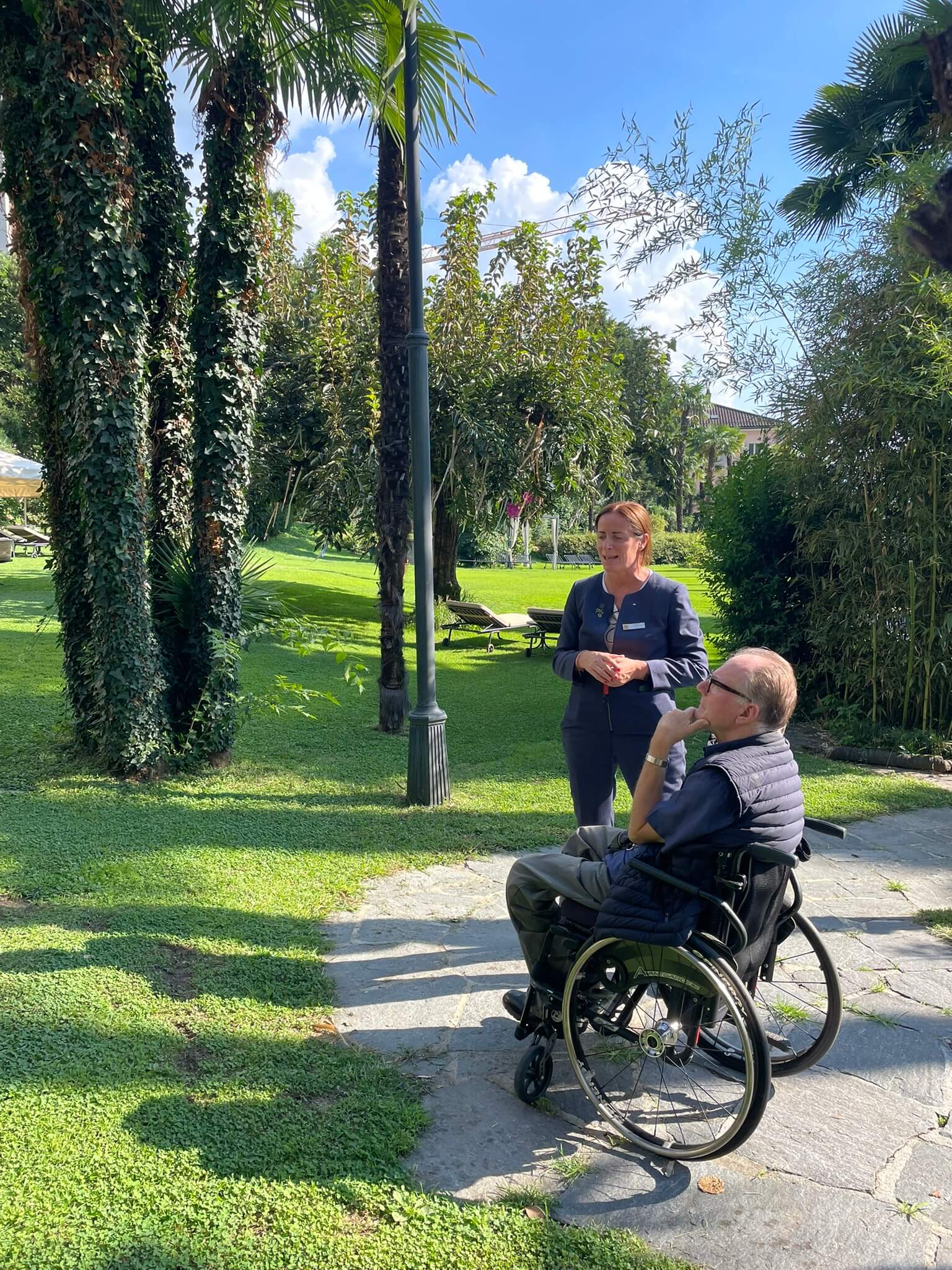 Alex mit Antonella im Hotelpark der Villa Castagnola