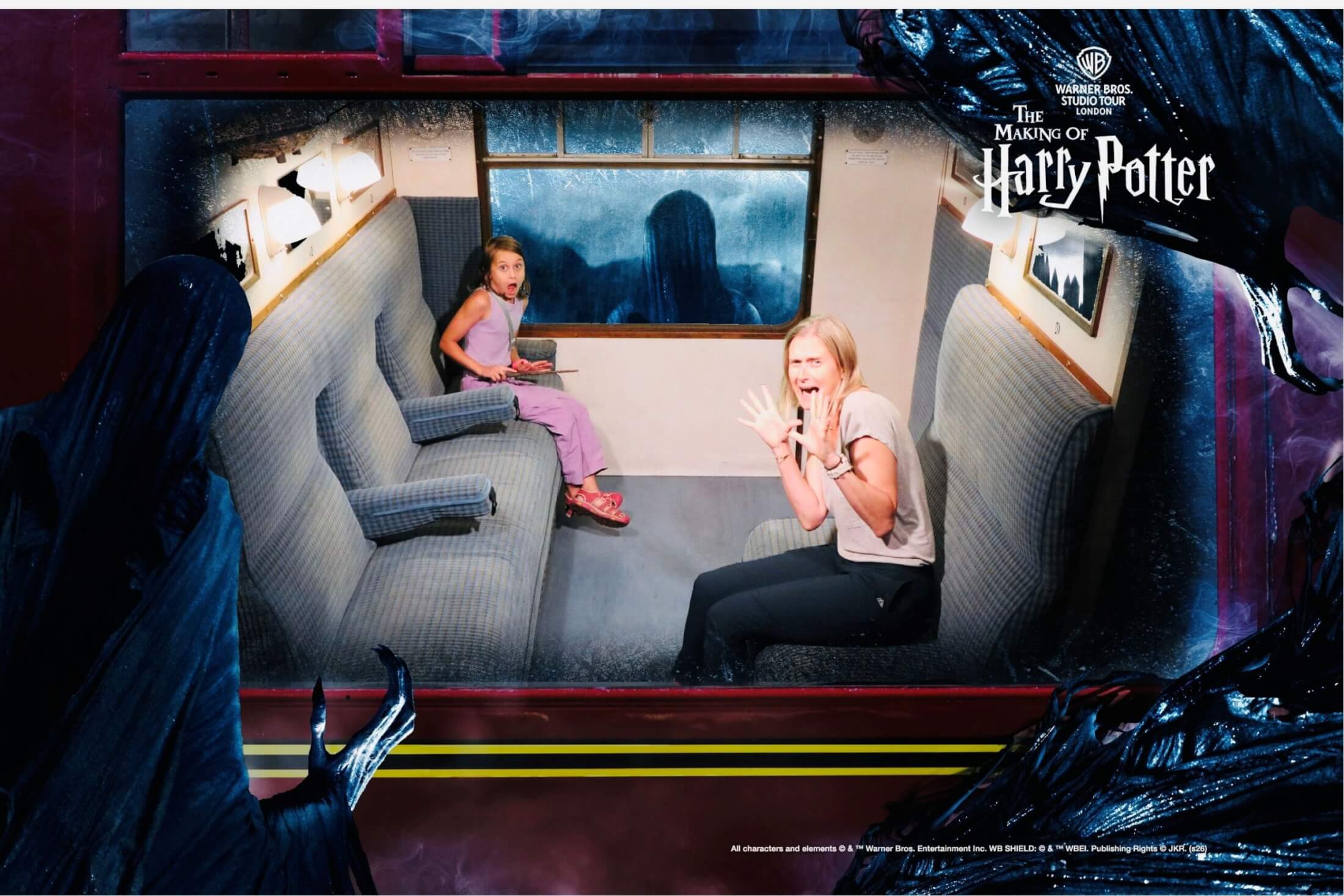 Petra und Mina sitzen im Hogwarts Express und erschrecken sich vor den Dementoren.