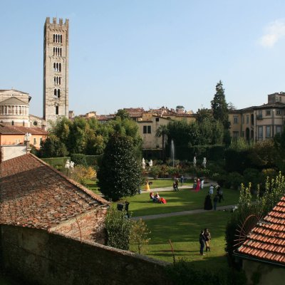 Türme und Gärten in Lucca