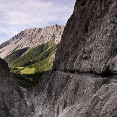 scuol-felsenweg andreabadrutt chur schweiz engadin