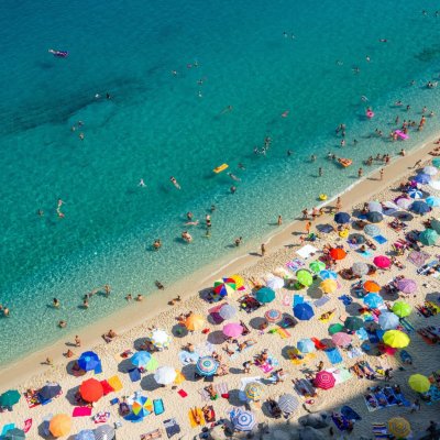 So sieht es auch diesen Sommer an vielen Stränden aus. Foto_ Unsplash_Tommaso Cantelli